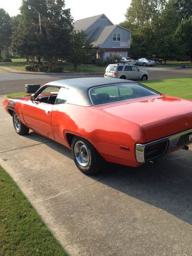 Plymouth Roadrunner Red