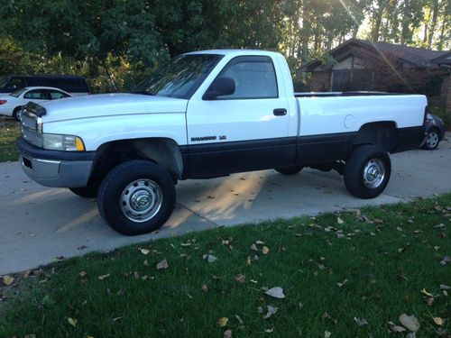 2001 dodge ram 2500 5.9l v8 4x4 40,000 miles clean