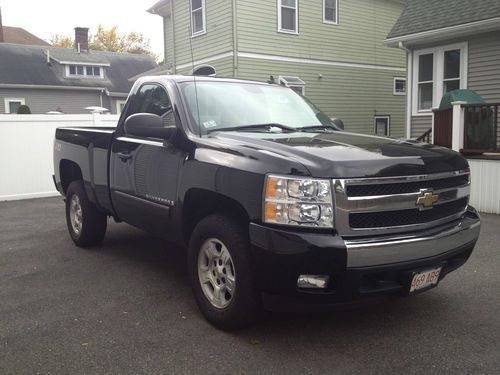 2008 Chevrolet Silverado 1500 LT Standard Cab Pickup 2-Door 4x4, image 3