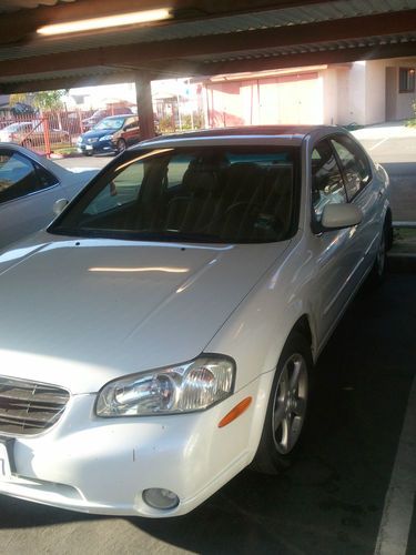 Nissan maxima 2000 super clean all around low milage white fully loaded sun roof