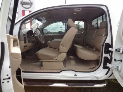 XE 5.6L CD 4X4 Power Steering 4-Wheel Disc Brakes Steel Wheels AM/FM Stereo A/C, image 12