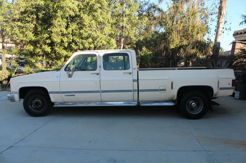 1989 cheverlet silverado 3500 truck.