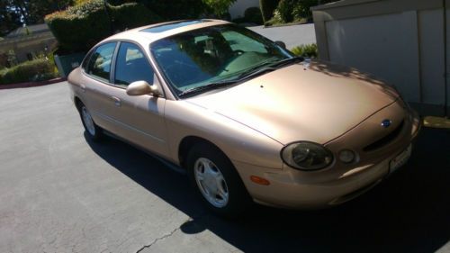 Ford taurus gl 66000 miles. clean title.