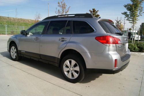 2011 Subaru Outback 2.5i Limited. Silver with Black Interior. 34k miles. AWD!, US $19,000.00, image 3