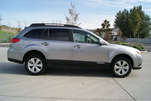 2011 Subaru Outback 2.5i Limited. Silver with Black Interior. 34k miles. AWD!, US $19,000.00, image 6