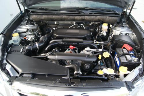 2011 Subaru Outback 2.5i Limited. Silver with Black Interior. 34k miles. AWD!, US $19,000.00, image 15