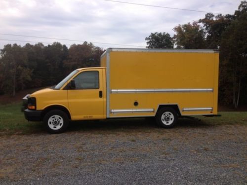 2010 gmc savana cargo box truck van former penske