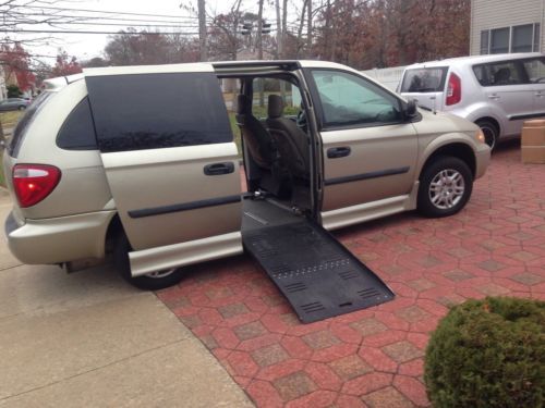 Van  wheelchair handicap dodge grand caravan 2007 side entry braun manuel ramp