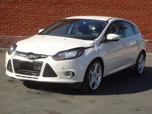 2012 ford focus titanium damaged salvage runs! only 17k miles economical loaded!