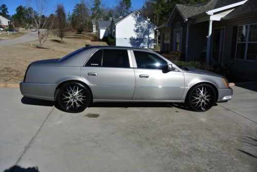 2009 cadillac dts base sedan 4-door 4.6l *thousands invested * wheels*jl sound*