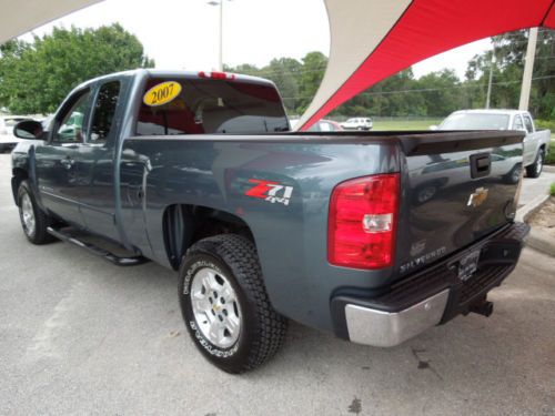 2007 Chevrolet Silverado 1500 4WD Extended Cab LT short box, image 3