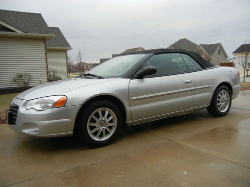 2005 chrysler sebring touring convertible 2-door 2.7l low miles!
