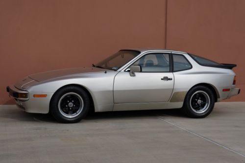 1983 Porsche 944 Coupe Carfax Certified 53K Actual Miles NO RESERVE AUCTION!!!!!, image 3