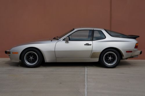 1983 Porsche 944 Coupe Carfax Certified 53K Actual Miles NO RESERVE AUCTION!!!!!, image 4