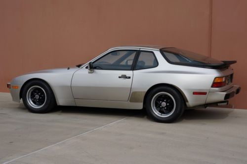 1983 Porsche 944 Coupe Carfax Certified 53K Actual Miles NO RESERVE AUCTION!!!!!, image 5