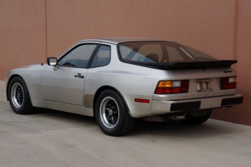 1983 Porsche 944 Coupe Carfax Certified 53K Actual Miles NO RESERVE AUCTION!!!!!, image 7