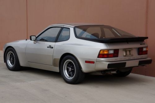 1983 Porsche 944 Coupe Carfax Certified 53K Actual Miles NO RESERVE AUCTION!!!!!, image 9