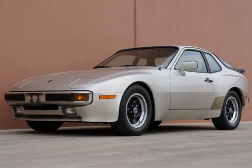 1983 Porsche 944 Coupe Carfax Certified 53K Actual Miles NO RESERVE AUCTION!!!!!, image 10