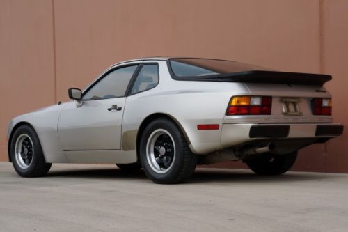 1983 Porsche 944 Coupe Carfax Certified 53K Actual Miles NO RESERVE AUCTION!!!!!, image 11