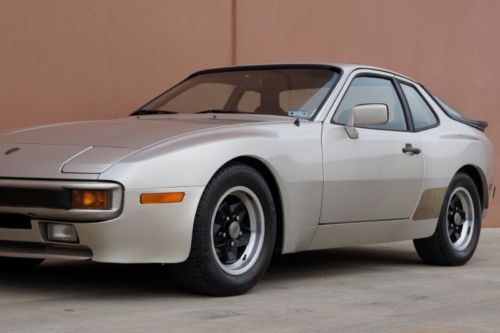 1983 Porsche 944 Coupe Carfax Certified 53K Actual Miles NO RESERVE AUCTION!!!!!, image 12