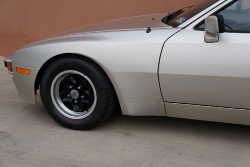 1983 Porsche 944 Coupe Carfax Certified 53K Actual Miles NO RESERVE AUCTION!!!!!, image 14