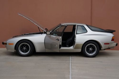 1983 Porsche 944 Coupe Carfax Certified 53K Actual Miles NO RESERVE AUCTION!!!!!, image 16