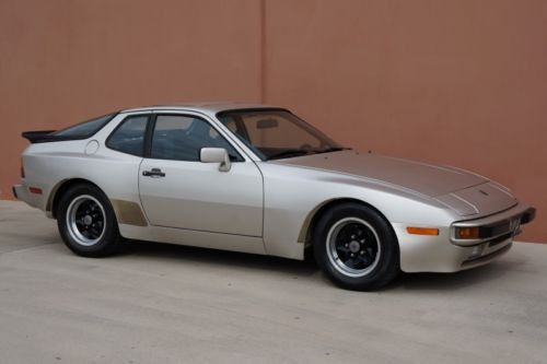 1983 Porsche 944 Coupe Carfax Certified 53K Actual Miles NO RESERVE AUCTION!!!!!, image 18