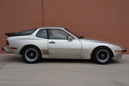 1983 Porsche 944 Coupe Carfax Certified 53K Actual Miles NO RESERVE AUCTION!!!!!, image 20