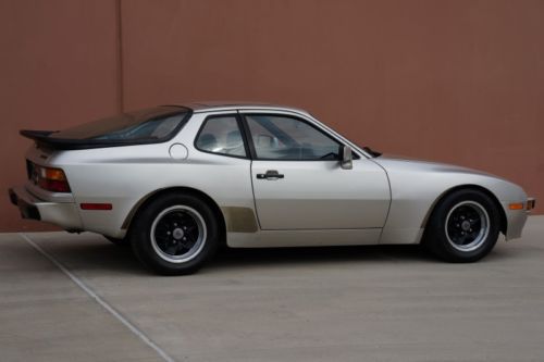1983 Porsche 944 Coupe Carfax Certified 53K Actual Miles NO RESERVE AUCTION!!!!!, image 21