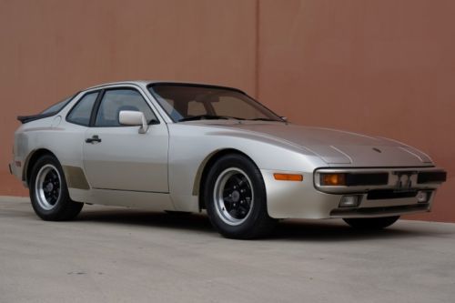 1983 Porsche 944 Coupe Carfax Certified 53K Actual Miles NO RESERVE AUCTION!!!!!, image 26
