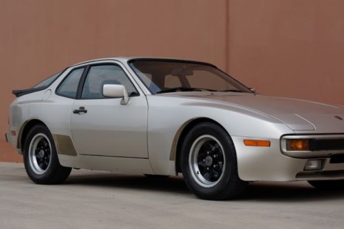 1983 Porsche 944 Coupe Carfax Certified 53K Actual Miles NO RESERVE AUCTION!!!!!, image 28