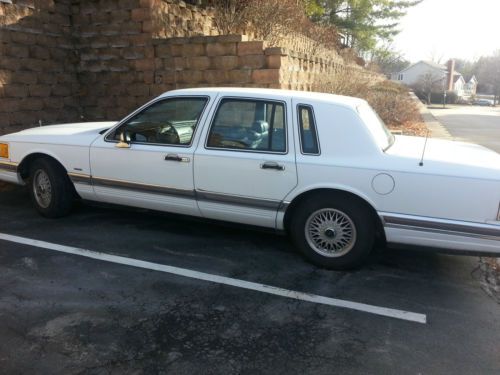 1990 lincoln town car in great condition no rust. 104,786 miles, great tires