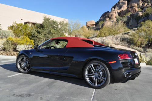 Audi r8 v10 spyder w/2079 miles, desireable 6 speed loaded w/options rare color