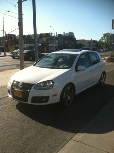 2009 volkswagen gti base hatchback 4-door 2.0l
