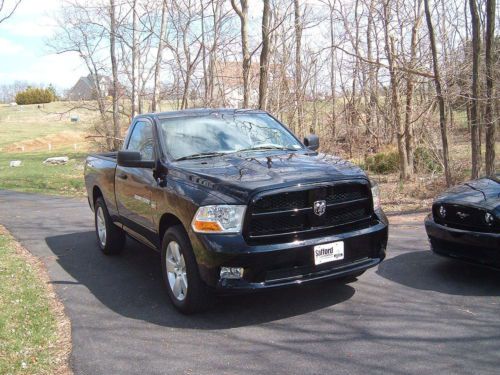 2012 dodge ram 1500 express 2x4 great condition