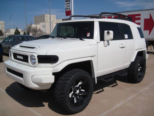 14 custom lifted fj 5dr 4x4 new 4.0l bluetooth 260 4 doors 4 liter v6 engine