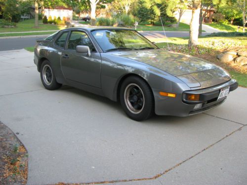 1983 porsche 944.