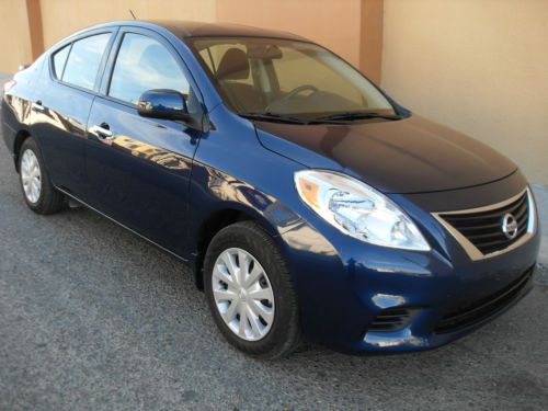2014 nissan versa sv sedan 4-door 1.6l 10 11 12 13 - under 1k miles! like new!