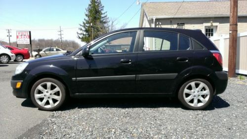 2007 kia rio 5 sx hatchback 4-door 1.6l (warranty included!!) **great on gas!**