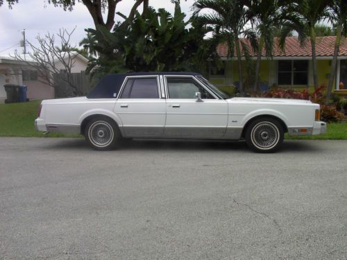 1989 lincoln town car signature sedan 4-door 5.0l  highest bidder wins-good luck