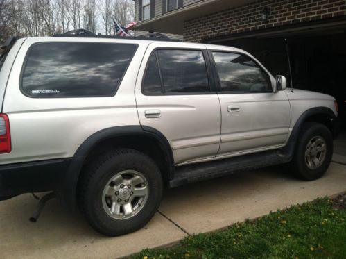 1998 Toyota 4Runner SR5 Sport Utility 4-Door 3.4L, image 2