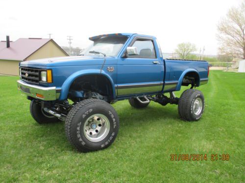 Lifted 4x4 v-8 no reserve !!!!