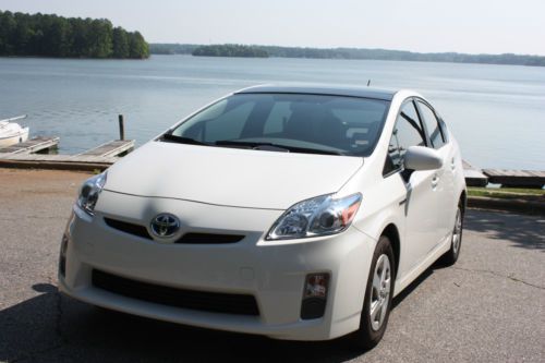 2011 toyota prius features solar sun roof, navigation &amp; blizzard pearl paint