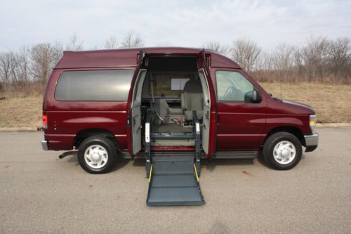 2008 ford econoline e-350 wheelchair accessible handicap van w/side entry lift