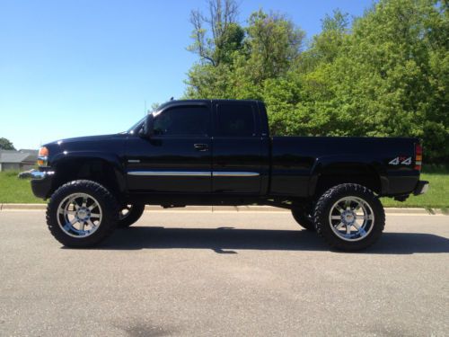 2006 gmc sierra 2500hd duramax diesel lbz 56k 6 speed new 9&#034; lift 22&#034; wheels