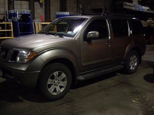 2005 nissan pathfinder le sport utility 4-door 4.0l