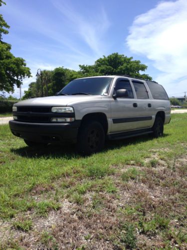 2004 chevy suburban - one owner - leather - tint - bose - tow pkg
