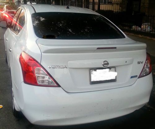 2013 white nissan versa sv