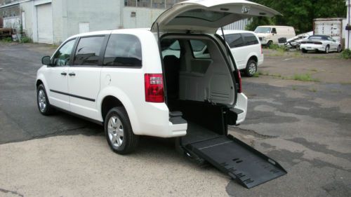 2010 dodge grand caravan c/v wheelchair van