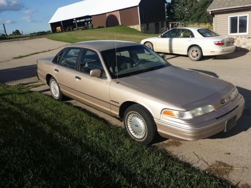 1992 ford crown victoria base sedan 4-door 4.6l